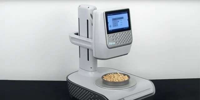 measuring-cashews-aeros